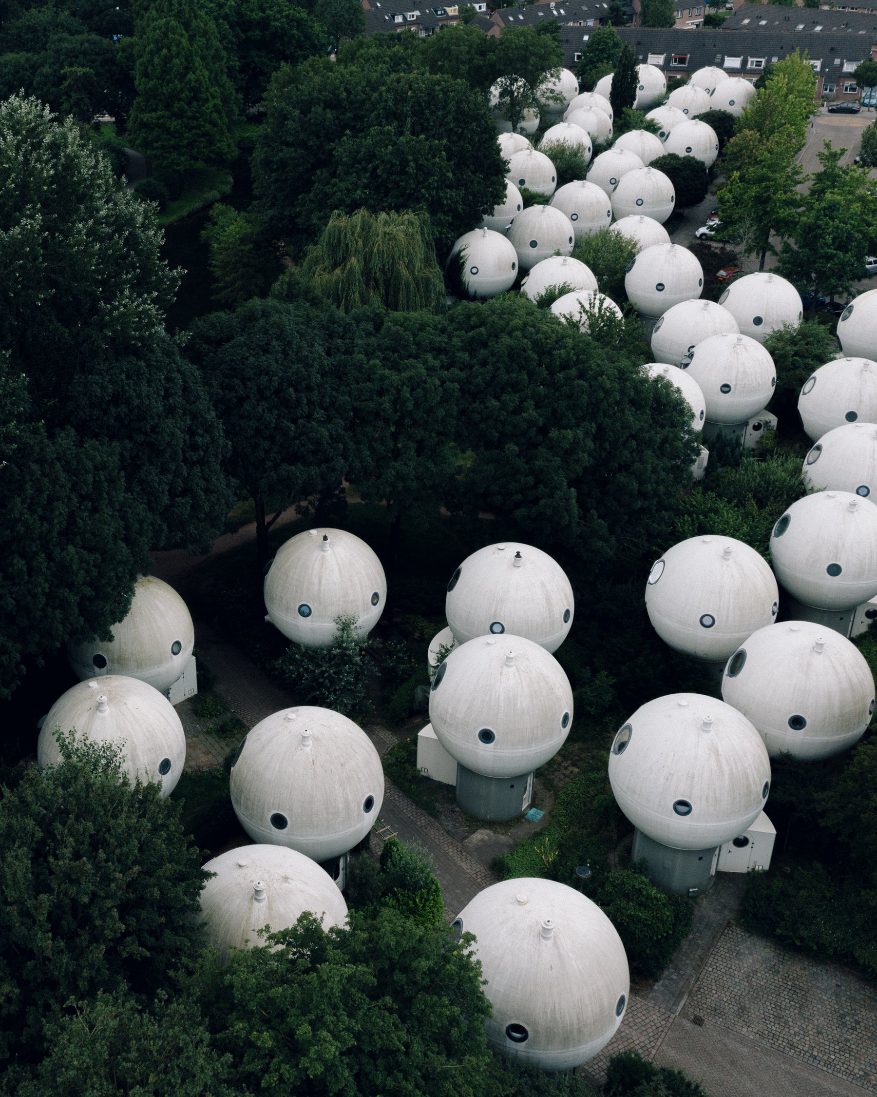 Bolwoningen Spheres image text 1 image
