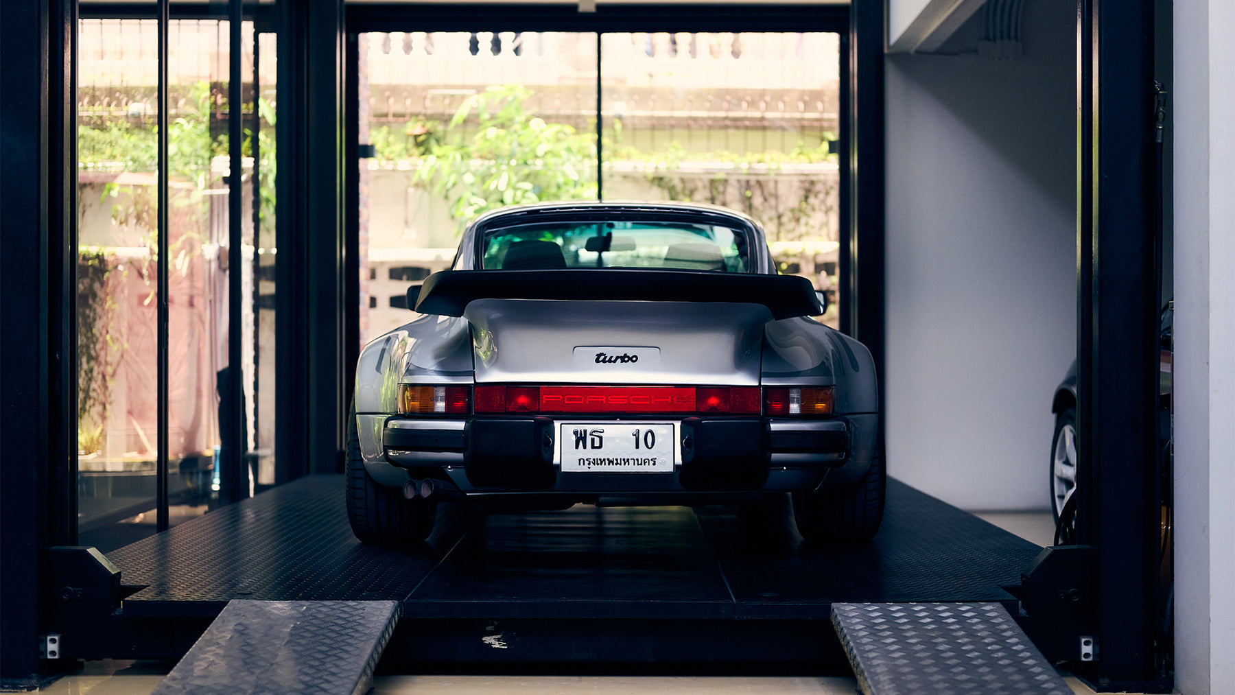 The Porsche Prince of Thailand fifth image