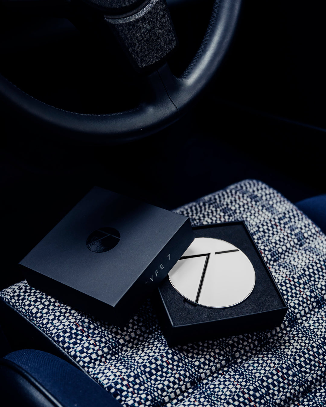 Type 7 Grillbadge in White