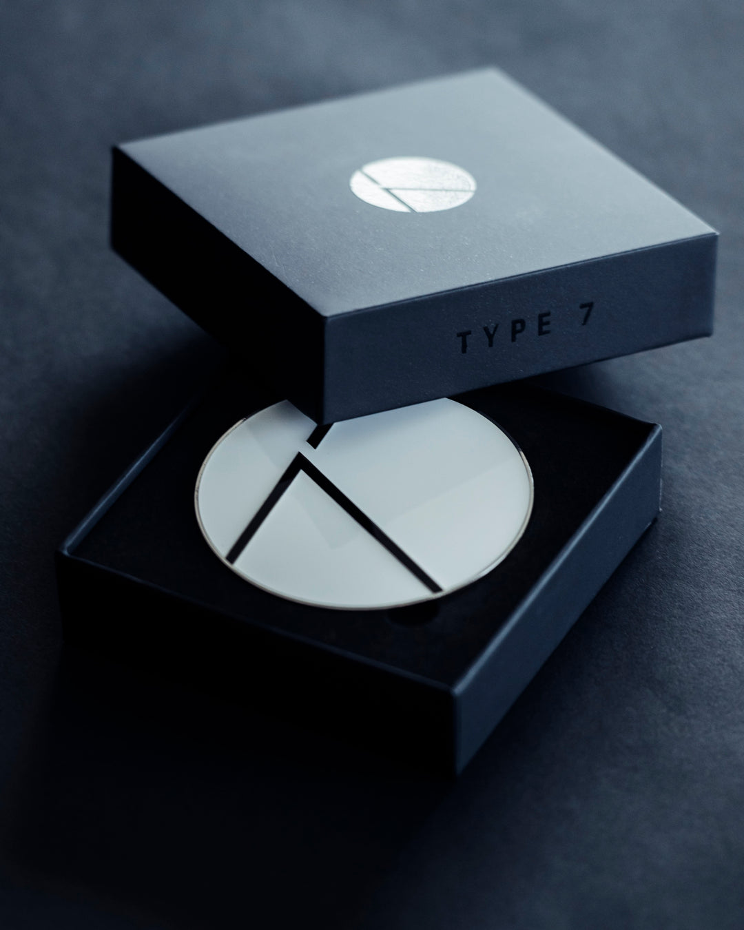 Type 7 Grillbadge in White